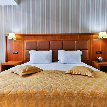 Kings Park Hotel Подгорица Экстерьер фото