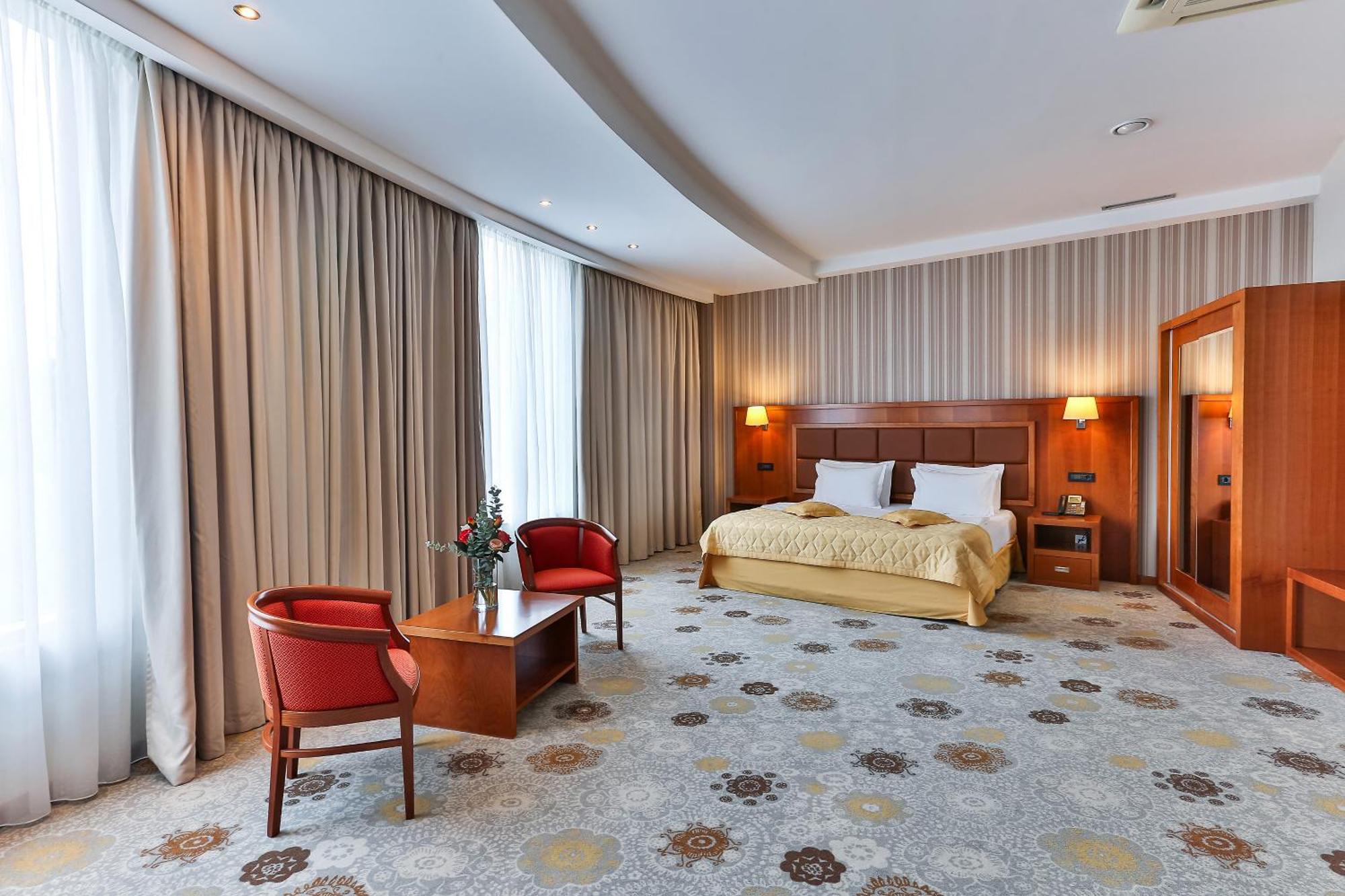 Kings Park Hotel Подгорица Экстерьер фото