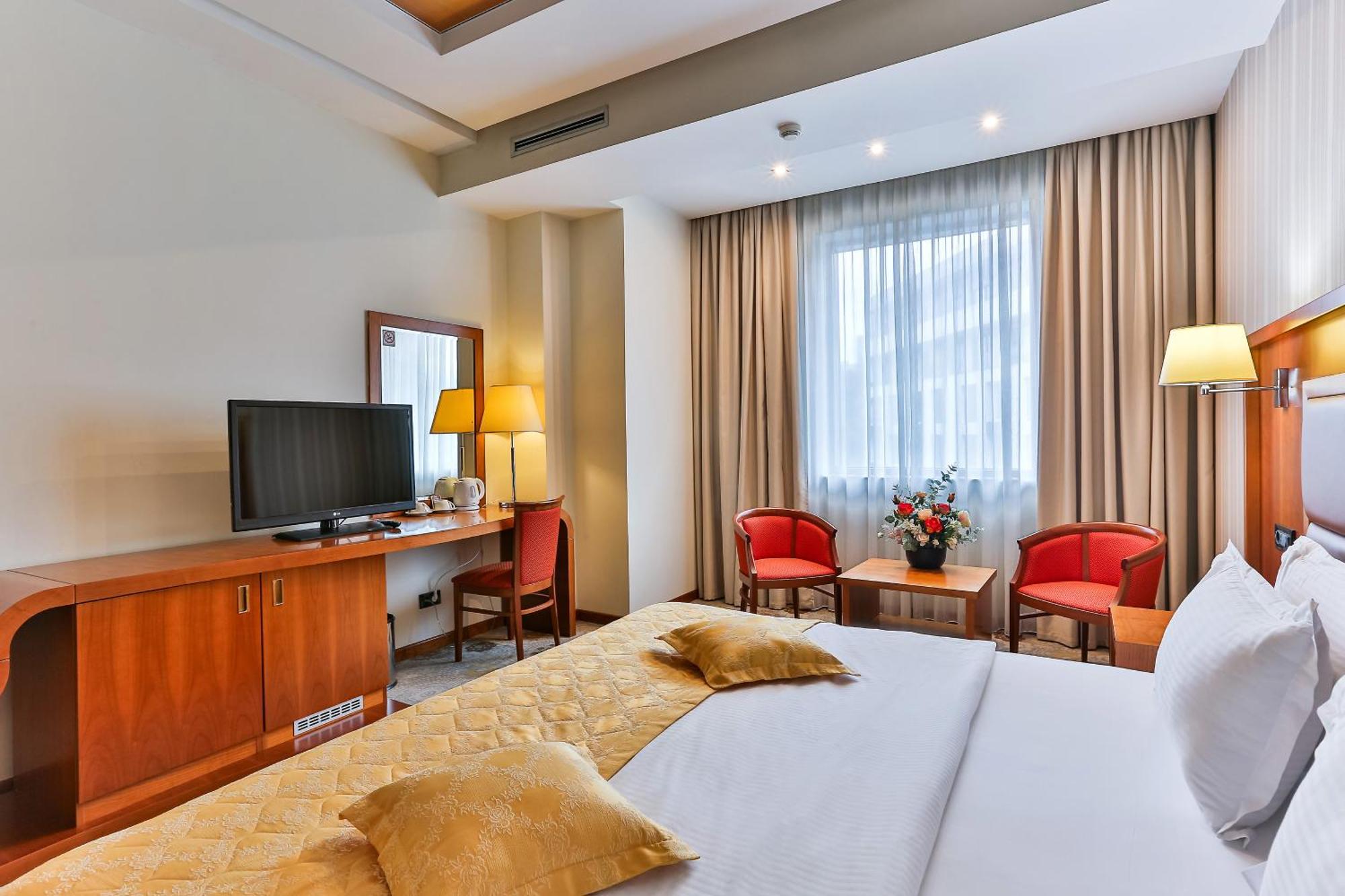 Kings Park Hotel Подгорица Экстерьер фото