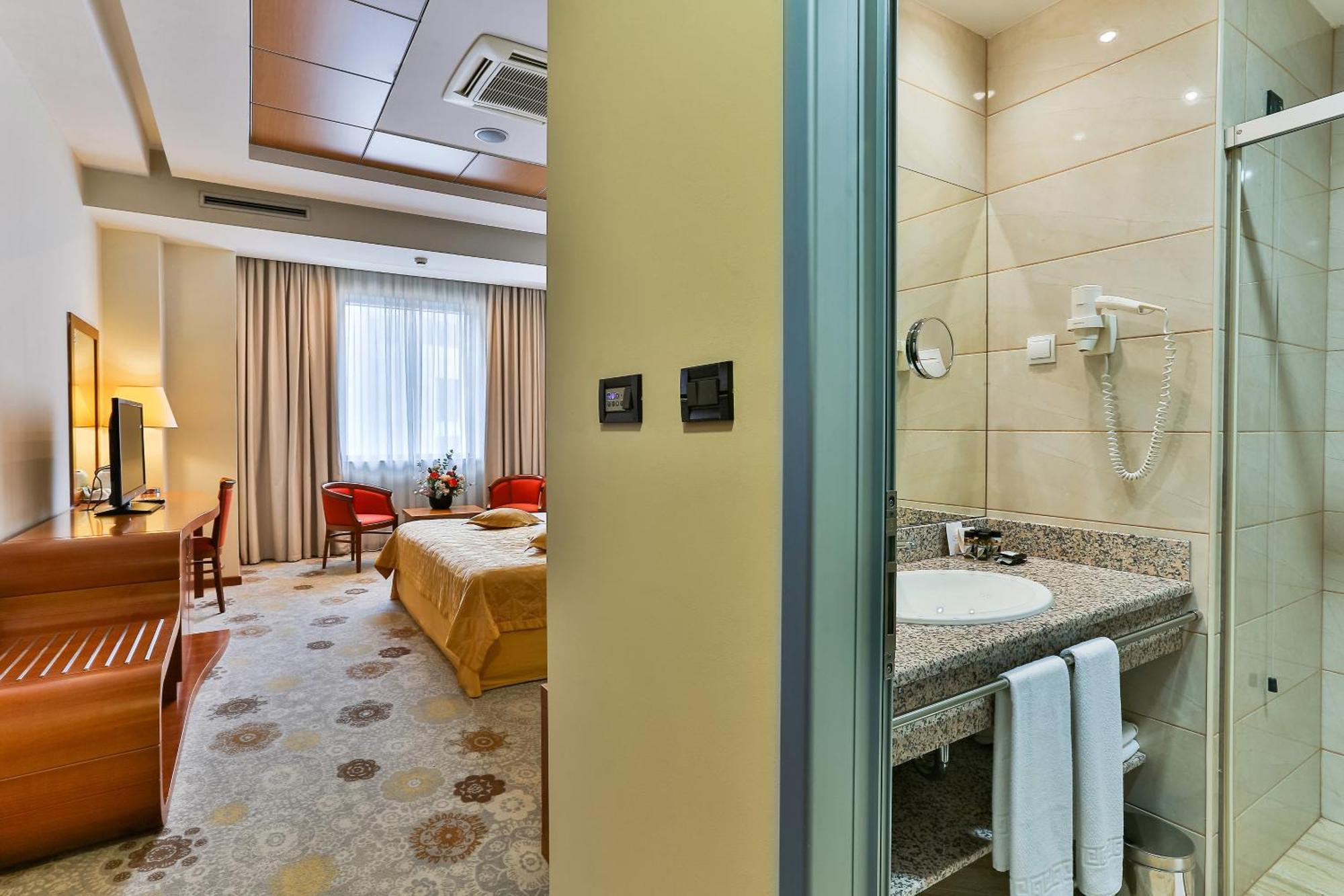 Kings Park Hotel Подгорица Экстерьер фото