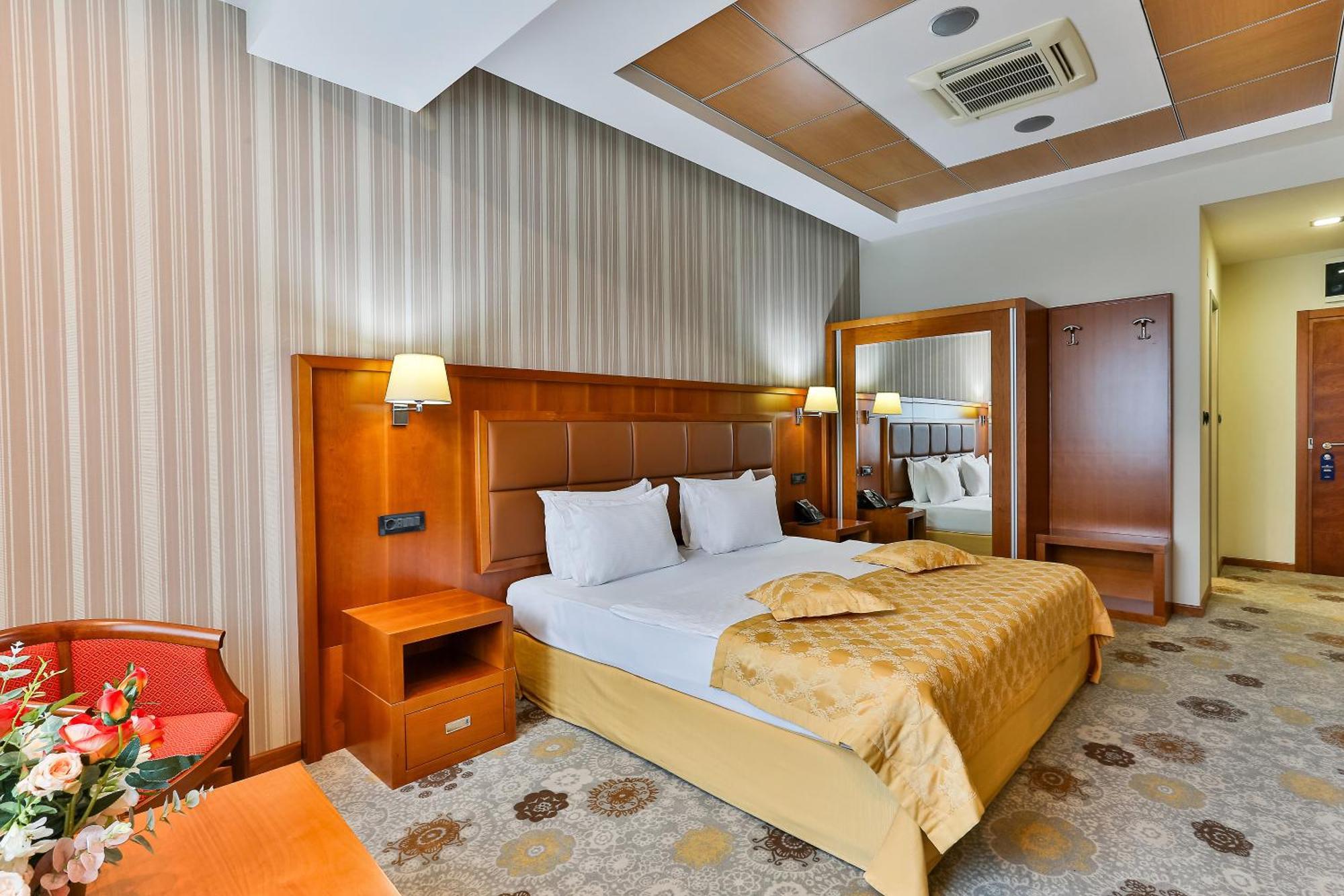 Kings Park Hotel Подгорица Экстерьер фото