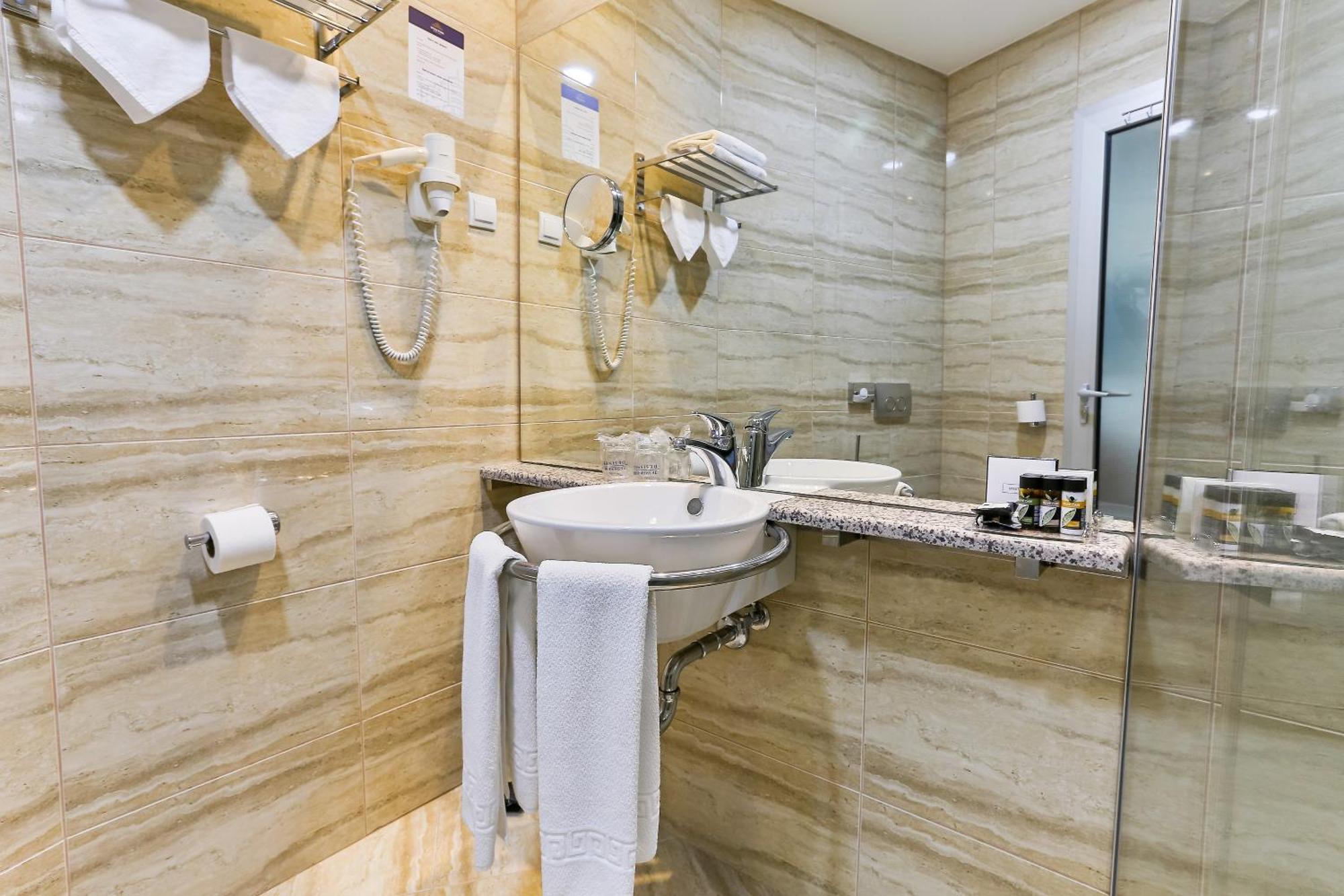 Kings Park Hotel Подгорица Экстерьер фото