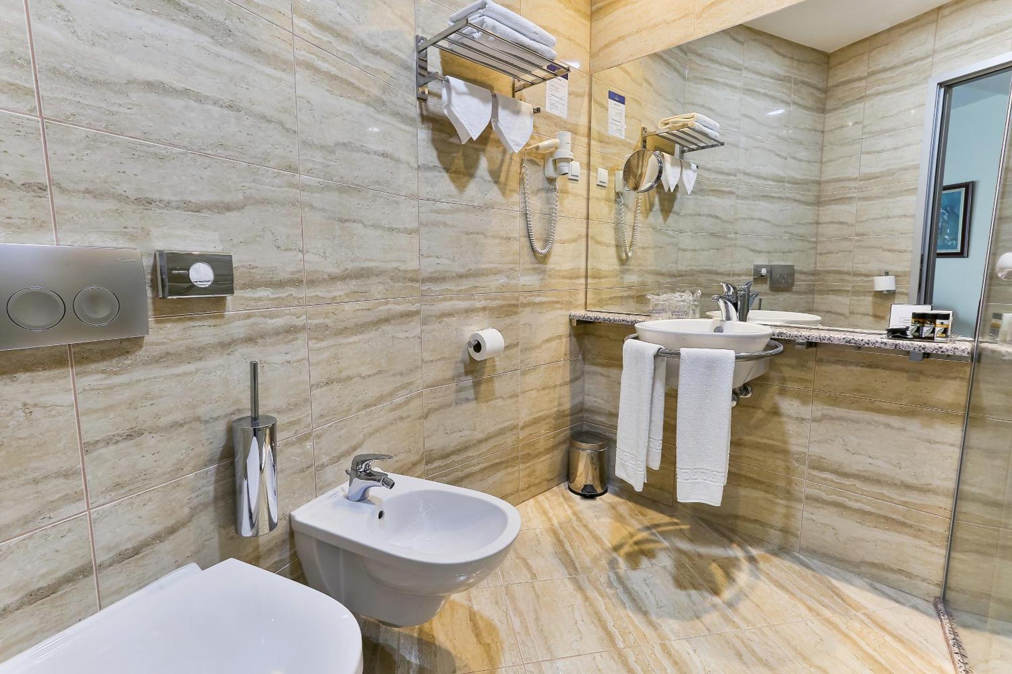 Kings Park Hotel Подгорица Экстерьер фото