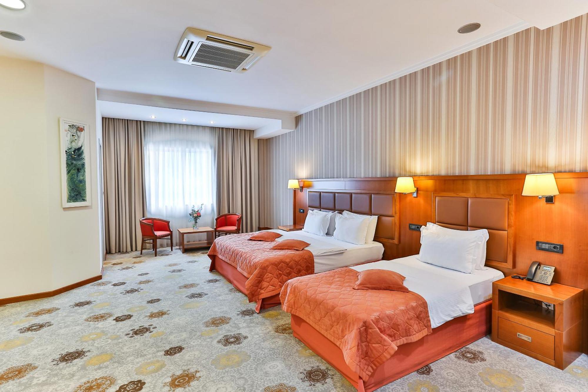 Kings Park Hotel Подгорица Экстерьер фото
