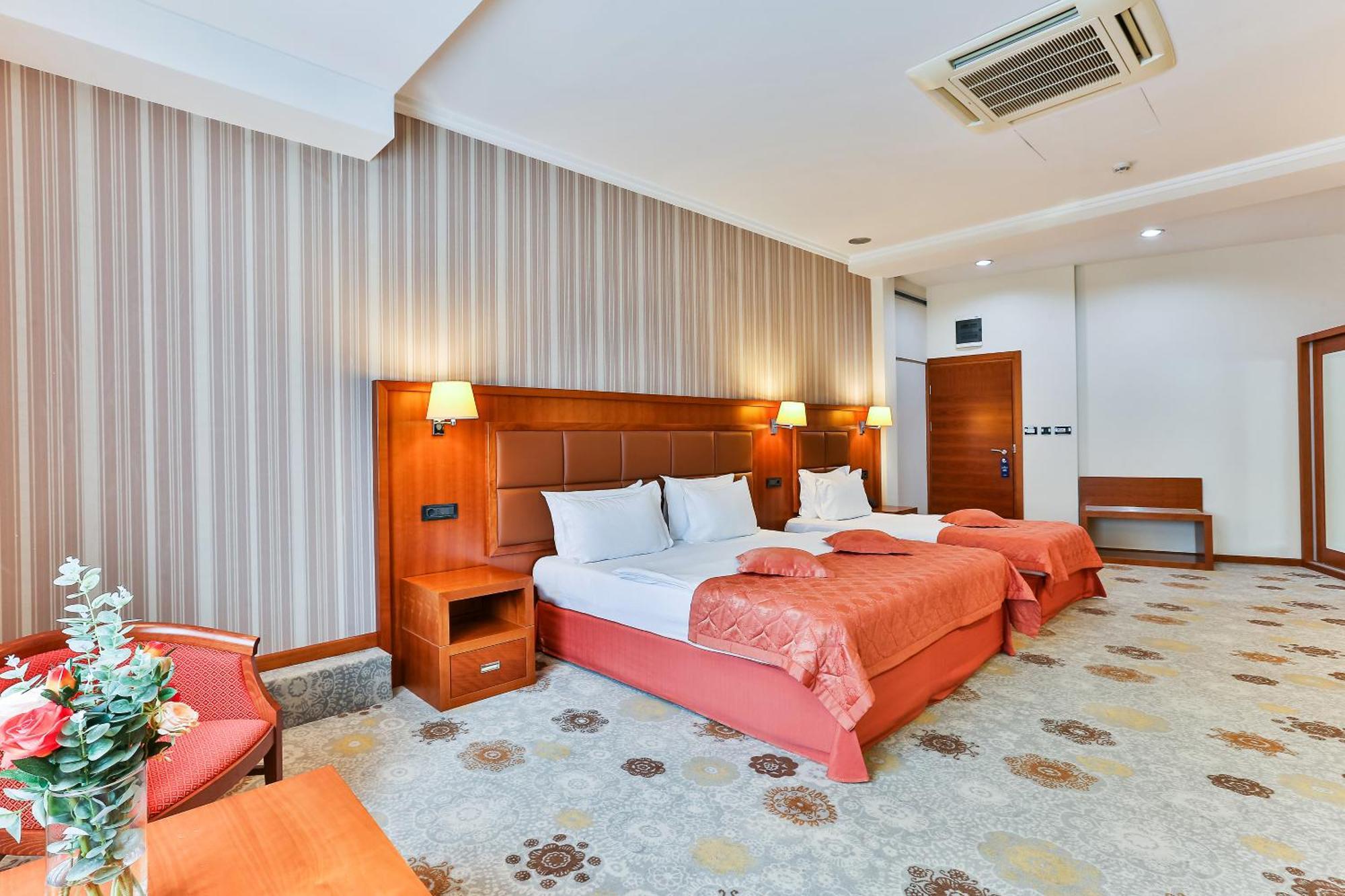 Kings Park Hotel Подгорица Экстерьер фото
