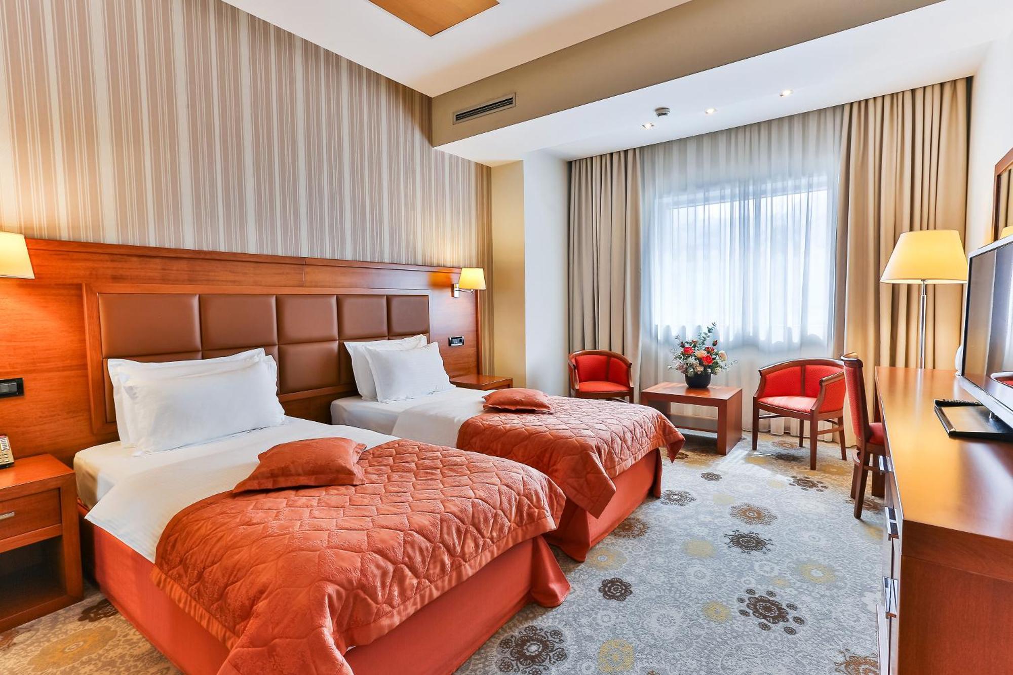 Kings Park Hotel Подгорица Экстерьер фото